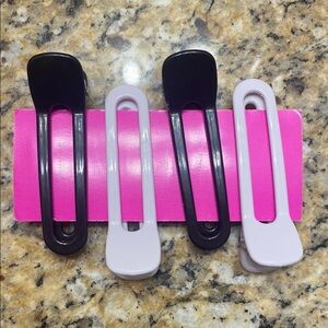 Black and White Hair Clips Set